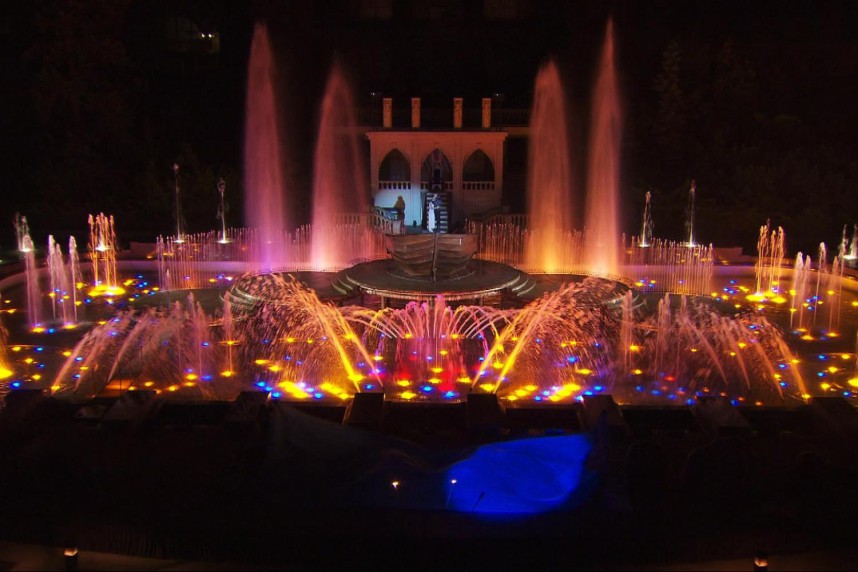 Krizik Fountain at night