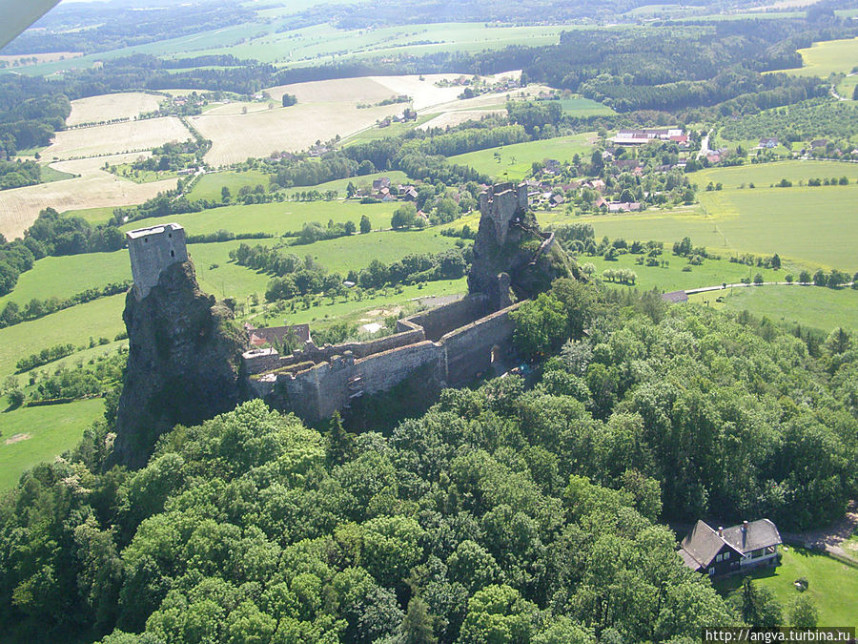 Trosky Castle view from above