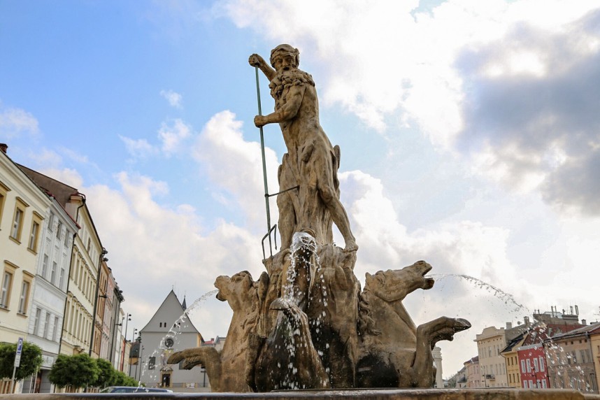 Neptune Fountain, Olomouc